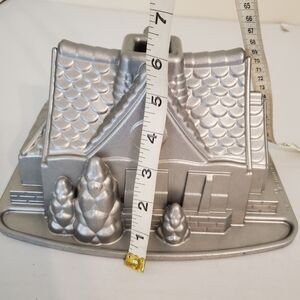 Nordic Ware Gingerbread House Christmas Cottage Cake Mold Bundt‎ Pan 9 Cups 2.1L